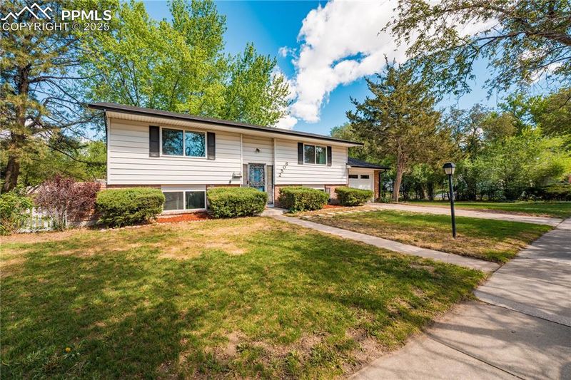 2506 Templeton Gap Rd, Colorado Springs, CO 80907