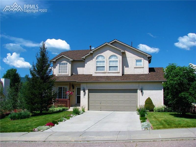 251 Candletree Cir, Monument, CO 80132