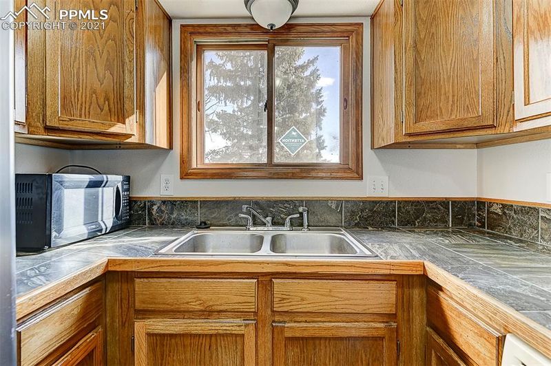 2510 Plumtree Grv, Colorado Springs, CO 80907