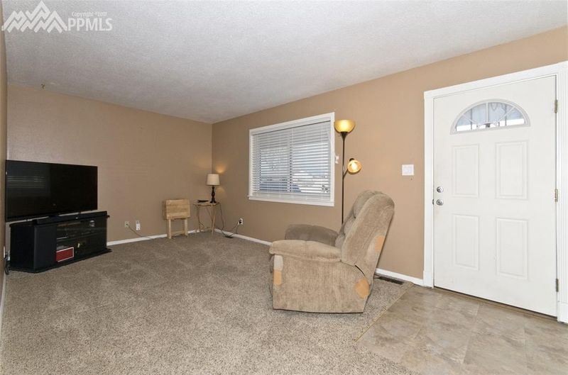 2514 Ivanhoe Dr, Colorado Springs, CO 80911