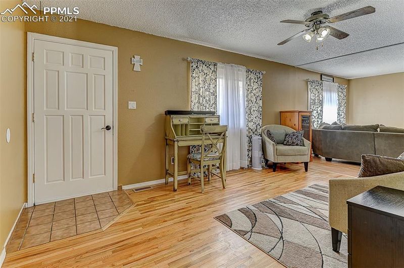2517 Ivanhoe Dr, Colorado Springs, CO 80911