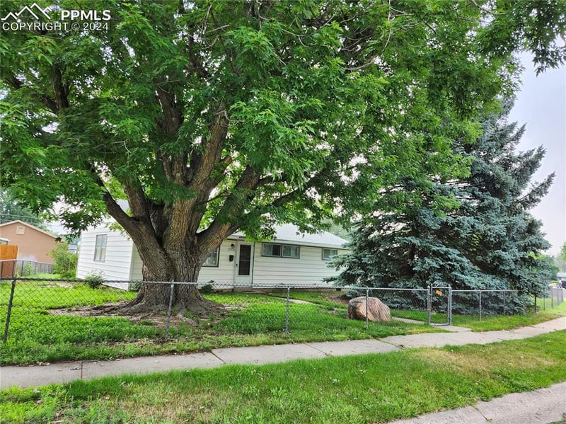 2524 Meadowlark Ln, Colorado Springs, CO 80909