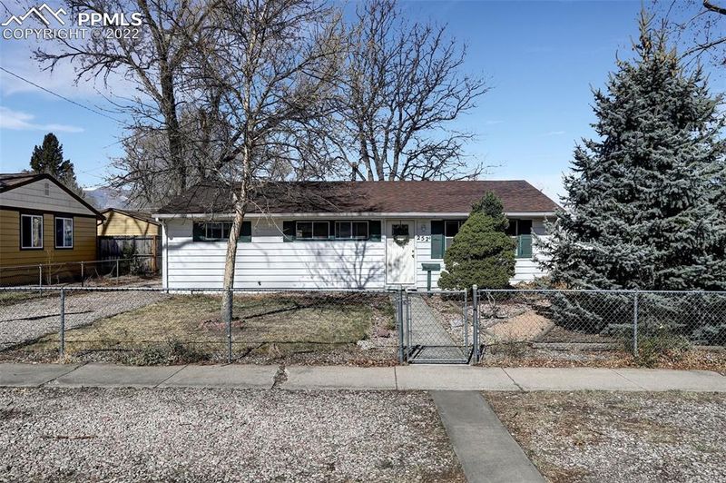 2524 Robin Dr, Colorado Springs, CO 80909