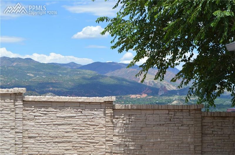2530 Wheaton Dr, Colorado Springs, CO 80904