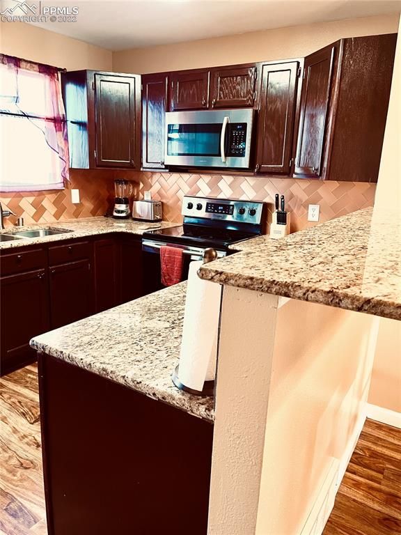 2533 Plumtree Grv, Colorado Springs, CO 80907