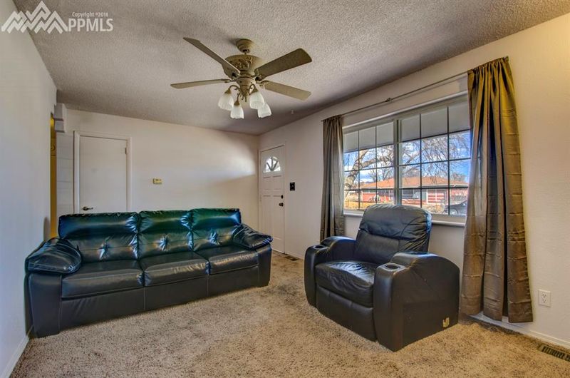 2534 Ivanhoe Dr, Colorado Springs, CO 80911