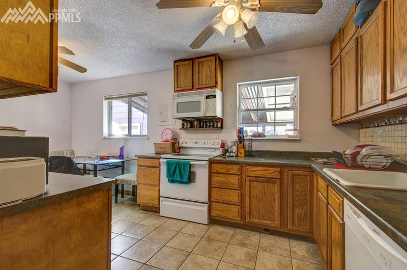 2534 Ivanhoe Dr, Colorado Springs, CO 80911