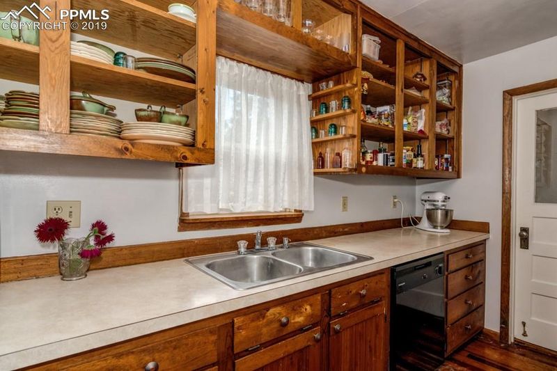 2537 Monument St, Colorado Springs, CO 80909