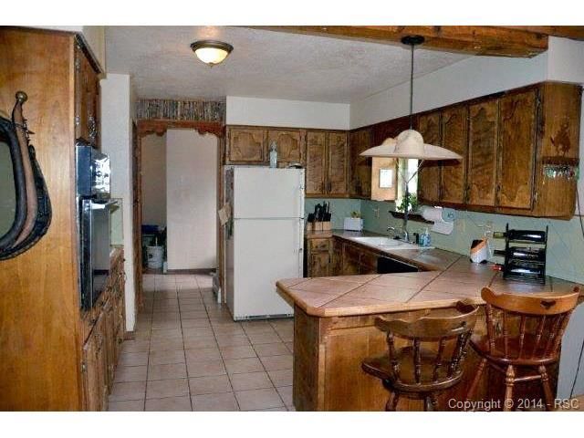255 4th St, Penrose, CO 81240