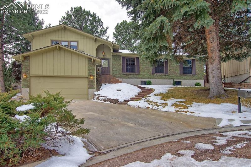 255 Raven Hills Rd, Colorado Springs, CO 80919