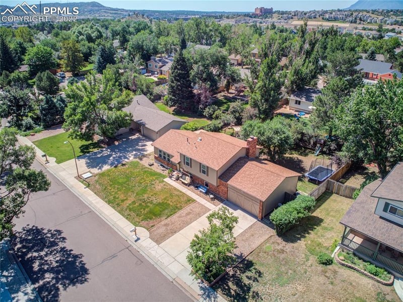 255 Silver Spring Dr, Colorado Springs, CO 80919