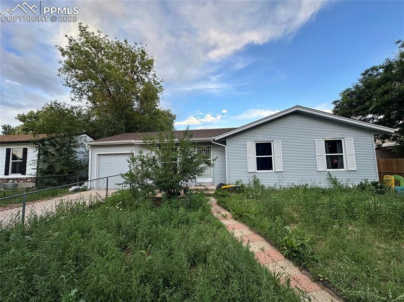 2575 Bellamy St, Colorado Springs, CO 80916
