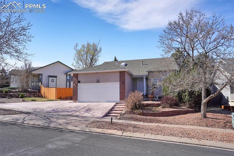 2575 Lyncrest Dr, Colorado Springs, CO 80918