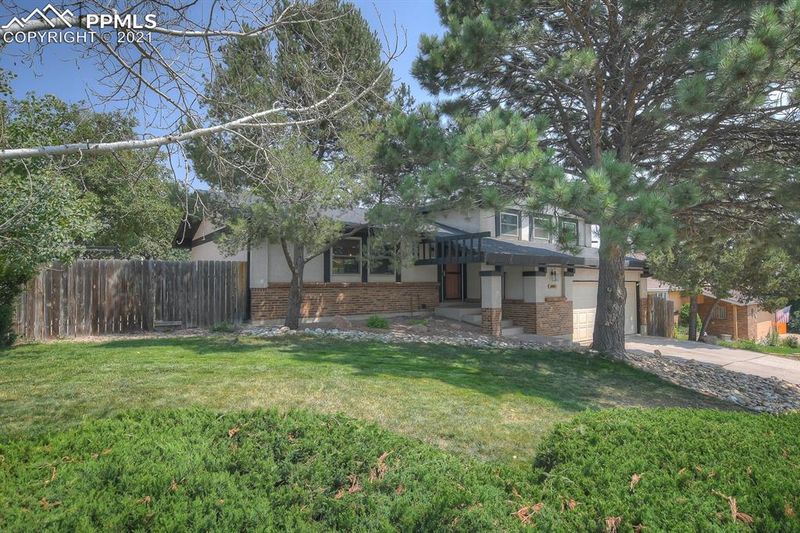 2595 Sierra Dr, Colorado Springs, CO 80917