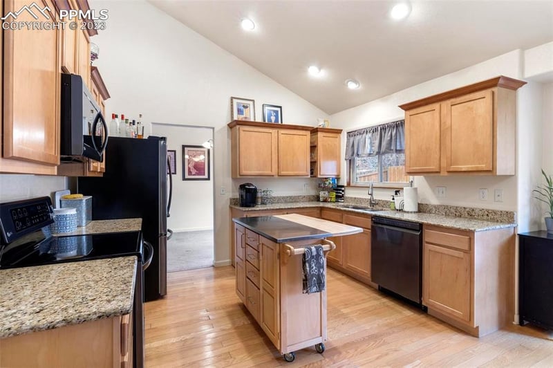26 Mountain View Rd, Manitou Springs, CO 80829