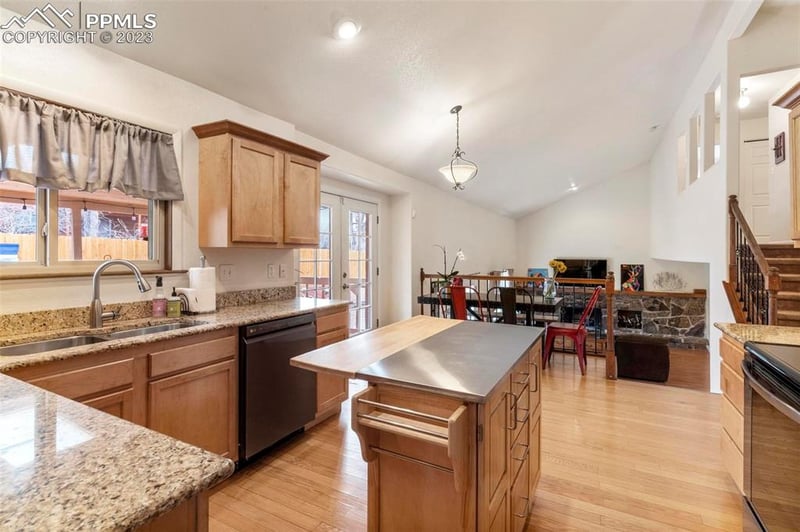 26 Mountain View Rd, Manitou Springs, CO 80829