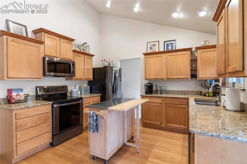 26 Mountain View Rd, Manitou Springs, CO 80829