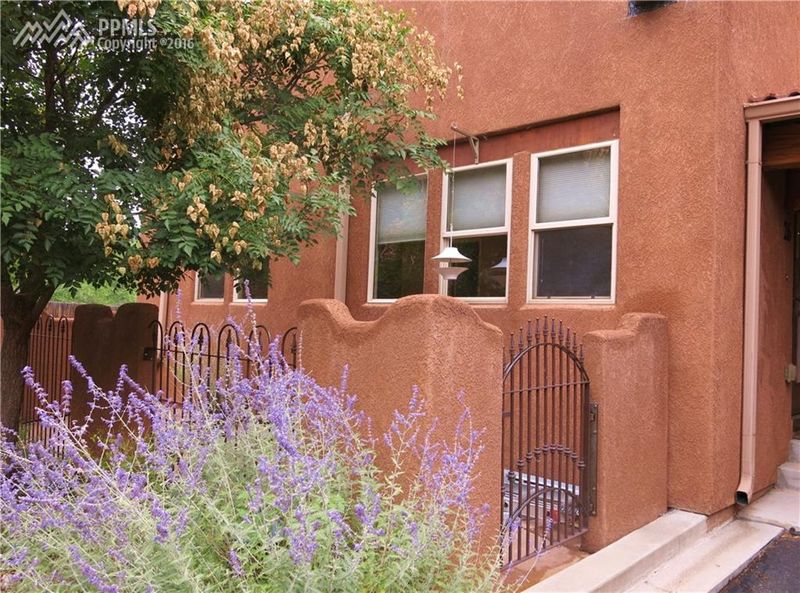 26 Taos Pl, Manitou Springs, CO 80829