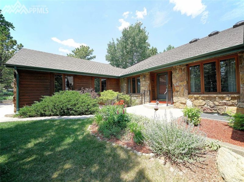 260 Thames Dr, Colorado Springs, CO 80906