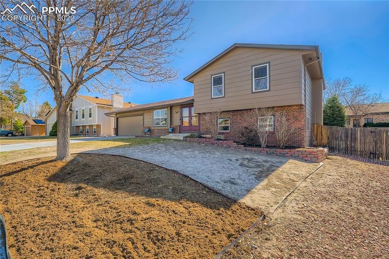 2601 Legend Dr, Colorado Springs, CO 80920
