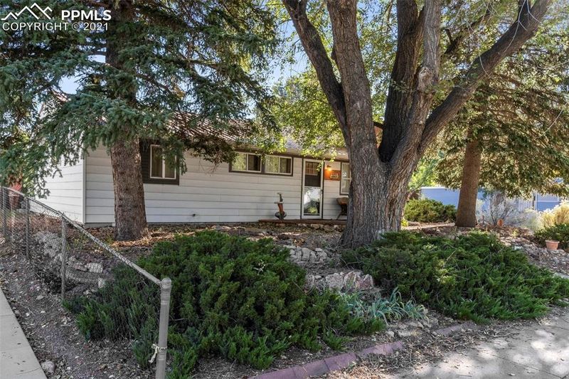 2611 Meadowlark Ln, Colorado Springs, CO 80909