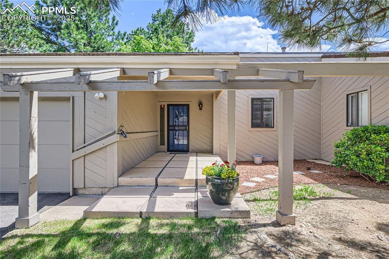 2633 Spring Grove Ter, Colorado Springs, CO 80906
