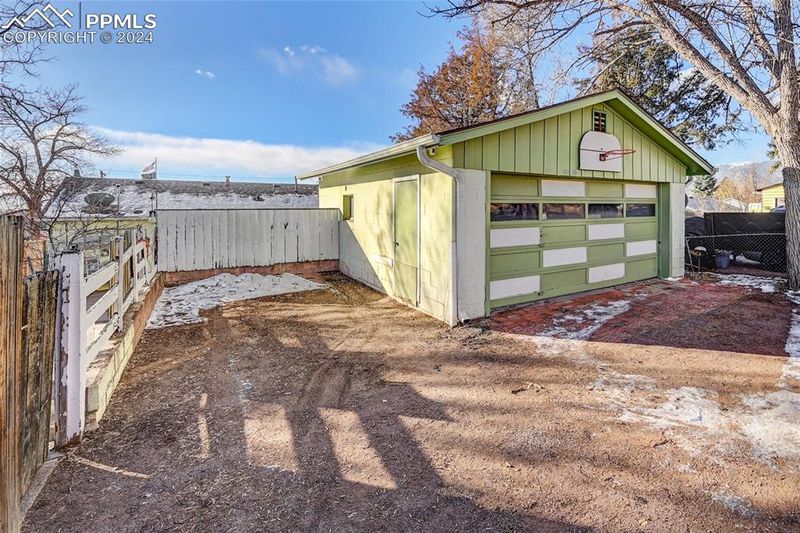 2638 E Uintah St, Colorado Springs, CO 80909