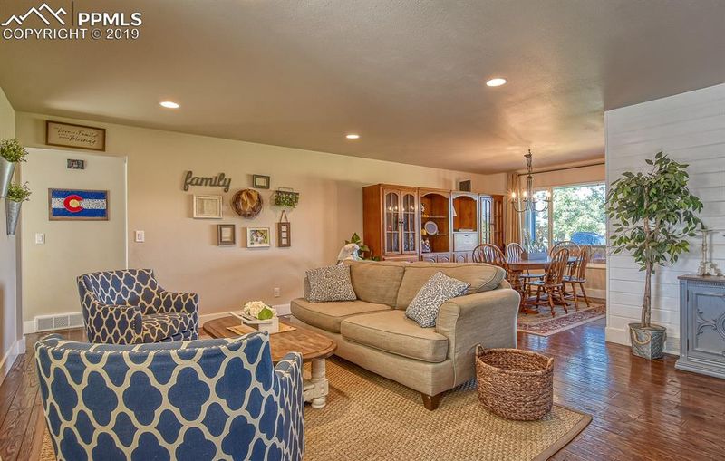 2660 Oro Blanco Dr, Colorado Springs, CO 80917