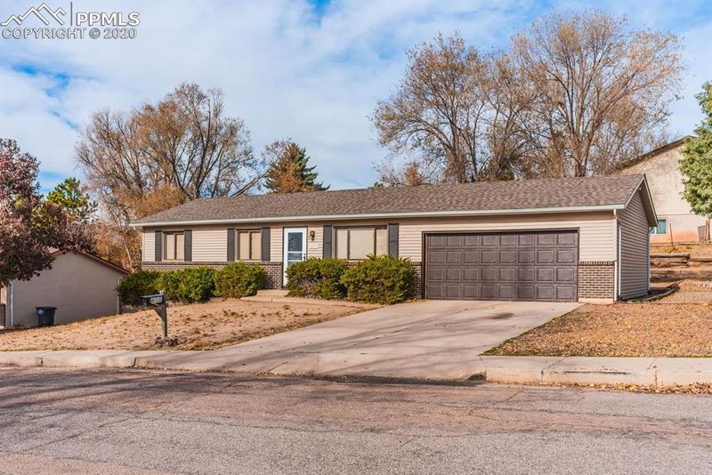 2670 El Capitan Dr, Colorado Springs, CO 80918