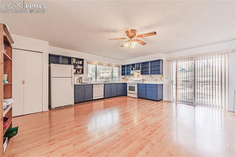 2670 El Capitan Dr, Colorado Springs, CO 80918
