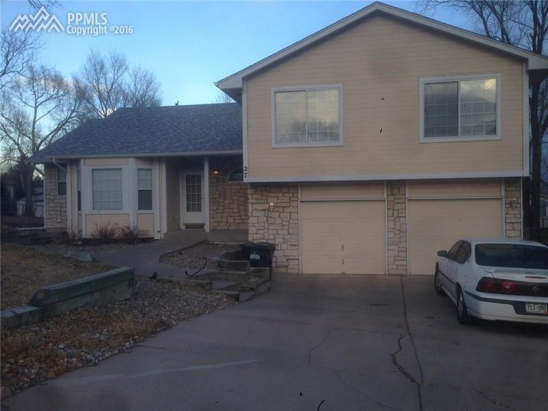 27 E Clover Cir, Colorado Springs, CO 80906