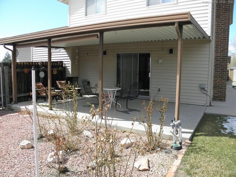 27 Hampton Ct, Pueblo, CO 81001