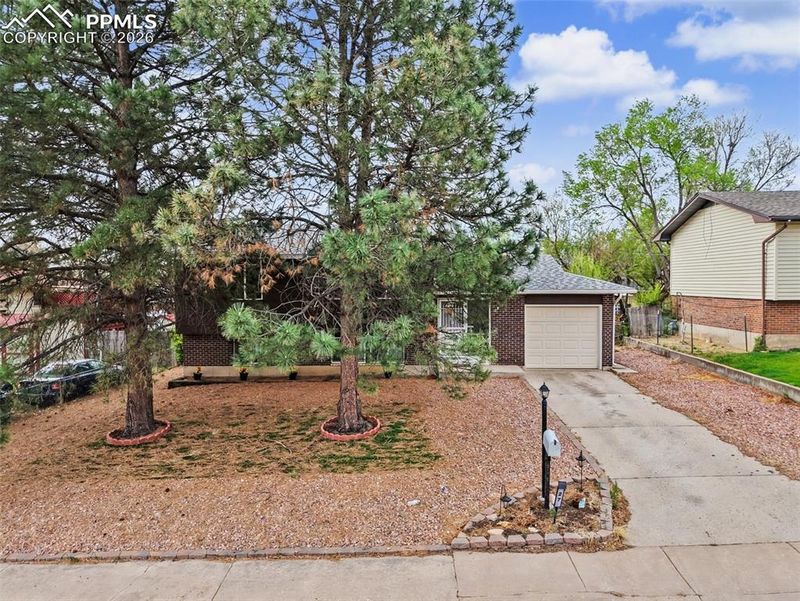27 Mcburney Blvd, Colorado Springs, CO 80911