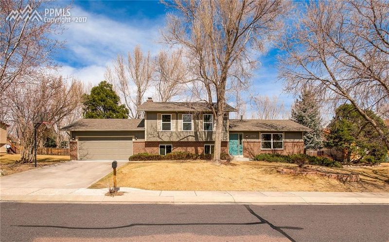 270 Silver Spring Dr, Colorado Springs, CO 80919