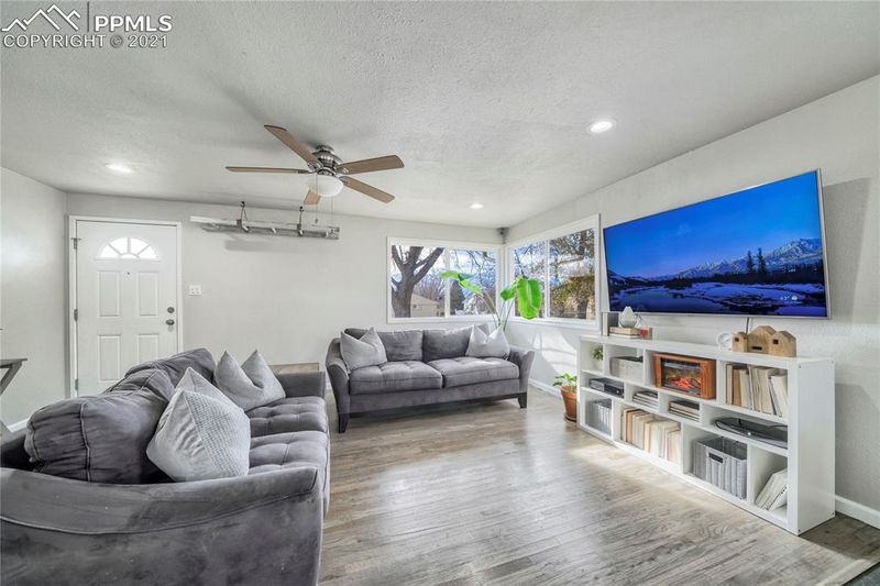 2705 Lark Dr, Colorado Springs, CO 80909