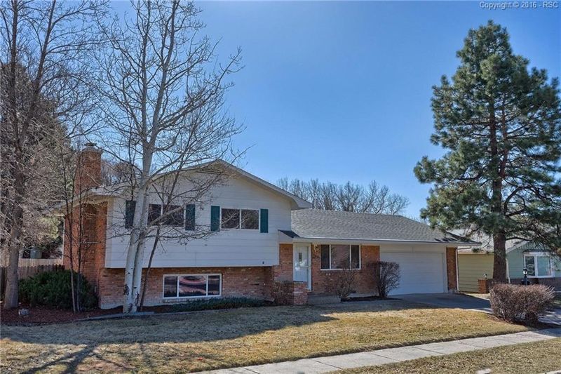 2715 Flintridge Dr, Colorado Springs, CO 80918