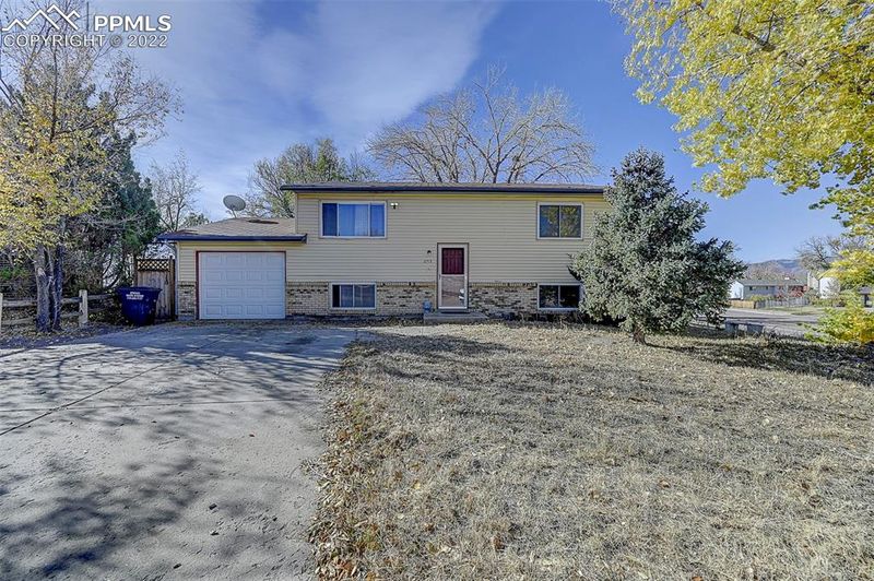 2715 W Montebello Dr, Colorado Springs, CO 80918