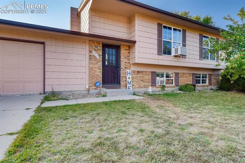 2717 Dickens Dr, Colorado Springs, CO 80916