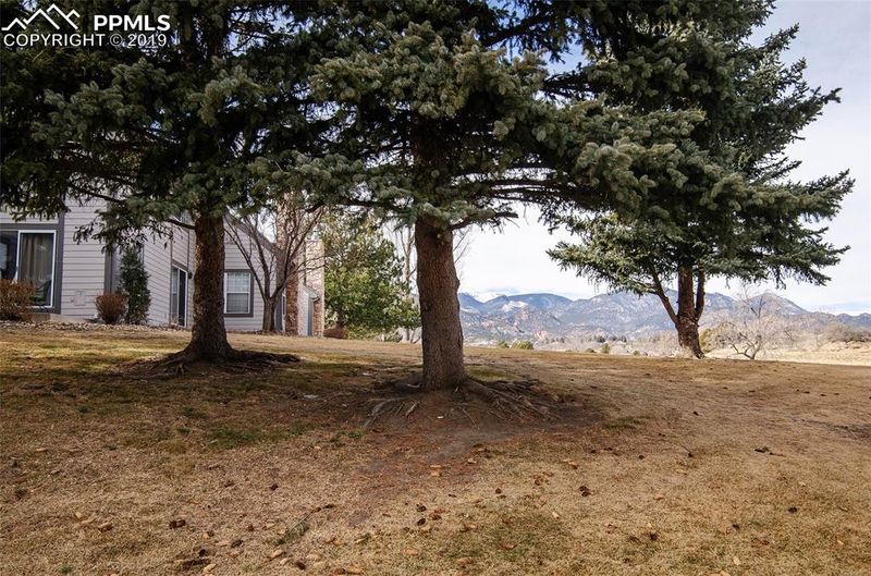 272 Cobblestone Dr, Colorado Springs, CO 80906
