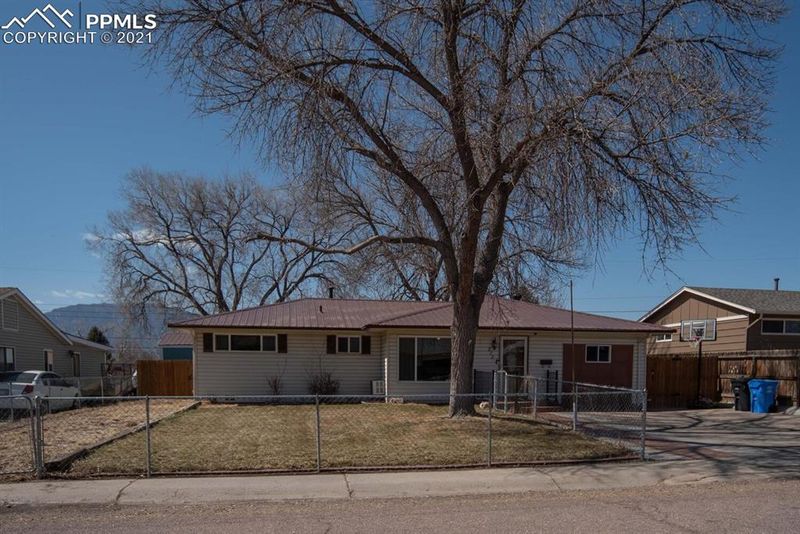 272 Everett Dr, Colorado Springs, CO 80911