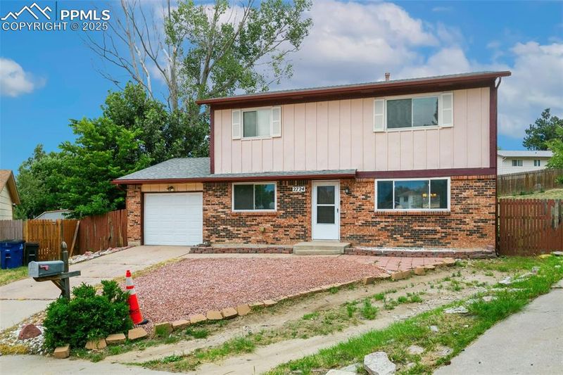 2724 W Montebello Dr, Colorado Springs, CO 80918