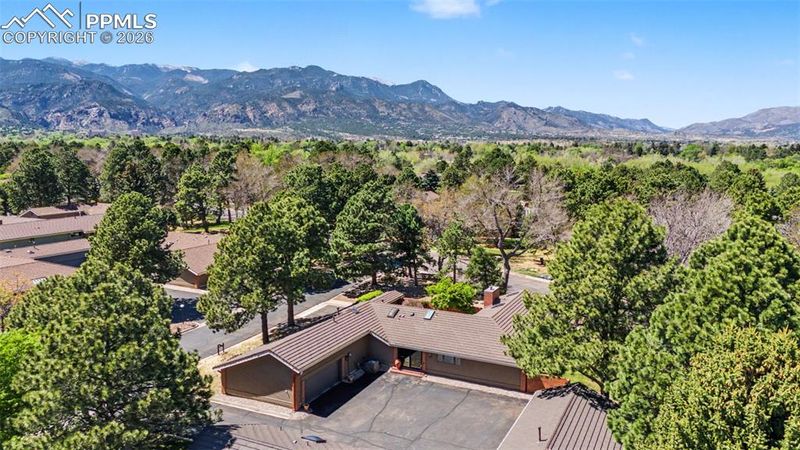 2725 Fox Grove Ct, Colorado Springs, CO 80906