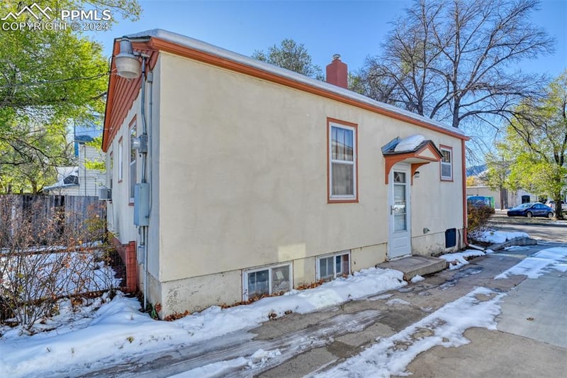 2728 Pikes Peak Ave, Colorado Springs, CO 80904