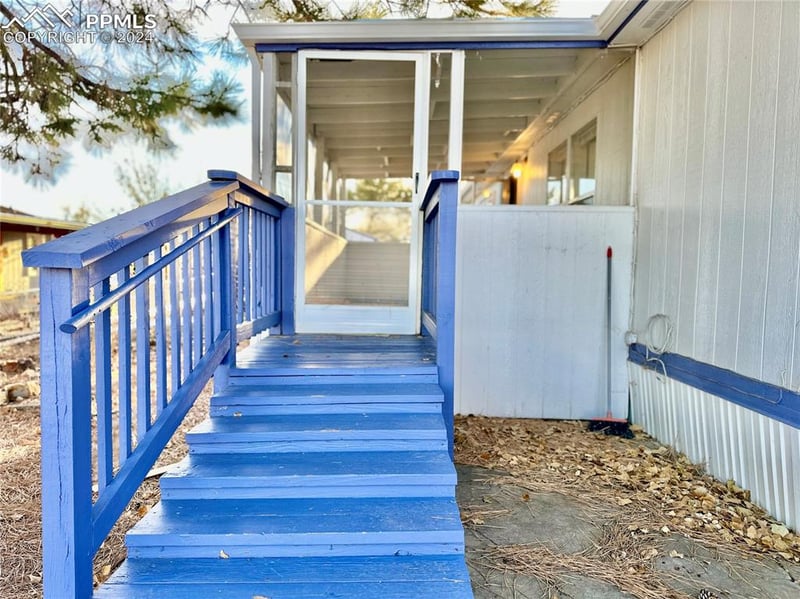 2733 Applewood Dr, Colorado City, CO 81019