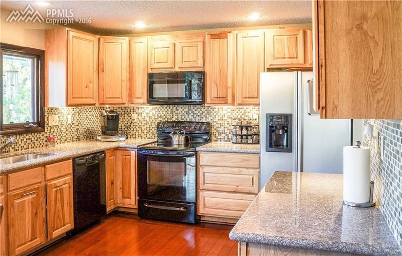 2735 Flintridge Dr, Colorado Springs, CO 80918