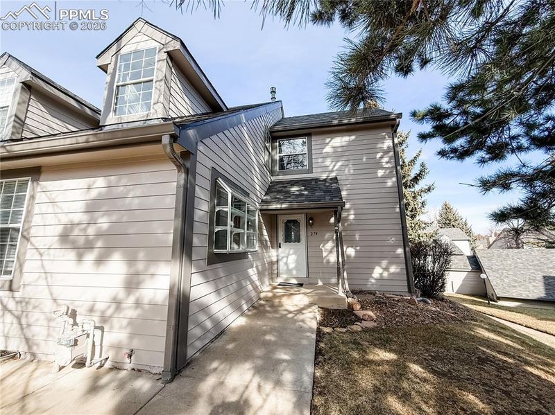 274 Cobblestone Dr, Colorado Springs, CO 80906