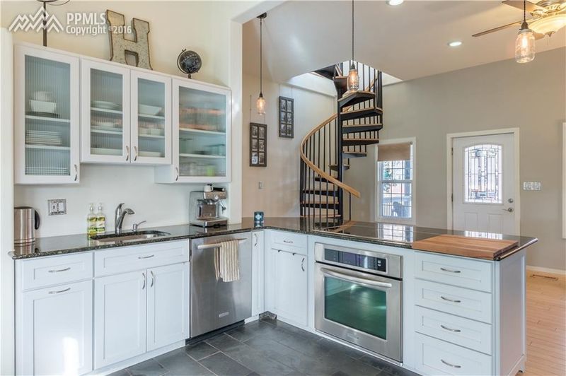 275 S Valley Rd, Palmer Lake, CO 80133