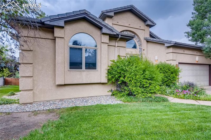 2756 Stonewall Hts, Colorado Springs, CO 80909