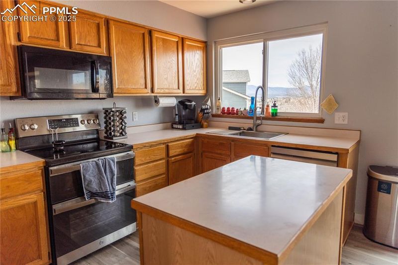 2758 Lear Dr, Colorado Springs, CO 80920