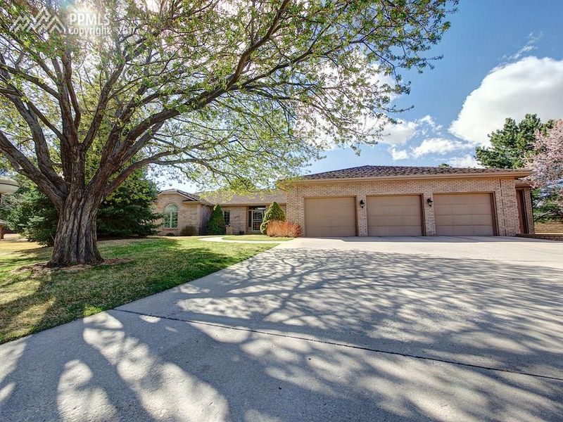 2760 Ashgrove St, Colorado Springs, CO 80906